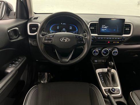 Used 2025 Hyundai Venue Limited FWD image 14