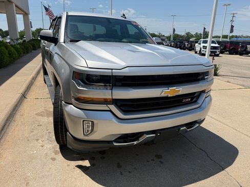 Used 2018 Chevrolet Silverado 1500 LT w/ Texas Edition AWD/4WD image 3