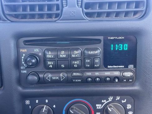 Used 1999 Chevrolet S10 Pickup LS w/ Preferred Equipment Group image 20