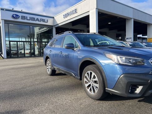 Used 2022 Subaru Outback Premium image 4