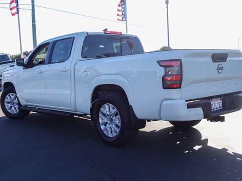 Used 2023 Nissan Frontier SV w/ Technology Package image 11