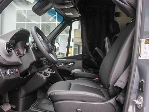 Used 2023 Mercedes-Benz Sprinter 2500 image 30