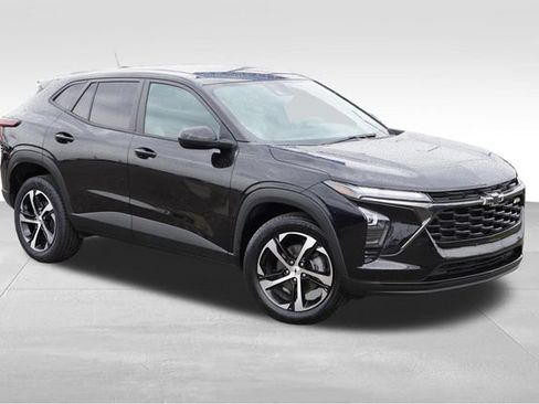 Used 2024 Chevrolet Trax RS w/ Driver Confidence Package FWD image 1