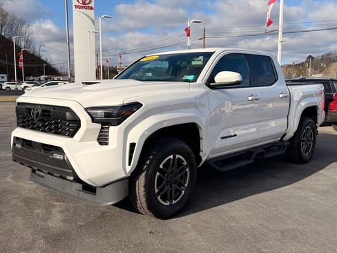 Used 2024 Toyota Tacoma TRD Sport w/ TRD Sport Upgrade Package image 10