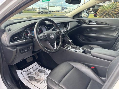 Used 2018 Buick Regal Essence image 10