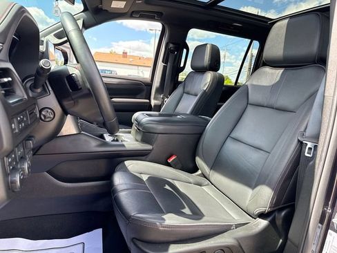 Used 2023 Chevrolet Suburban RST w/ Luxury Package AWD/4WD image 11