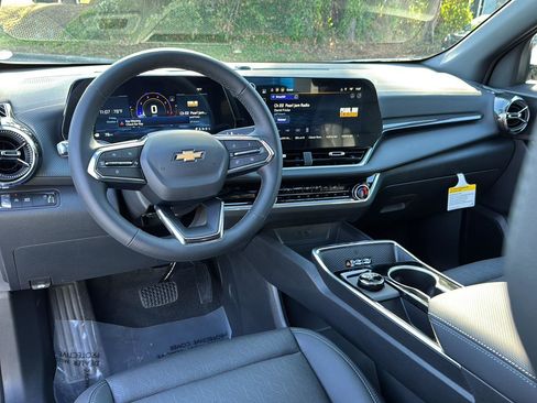 New 2026 Chevrolet Equinox LT w/ Convenience Package II image 16