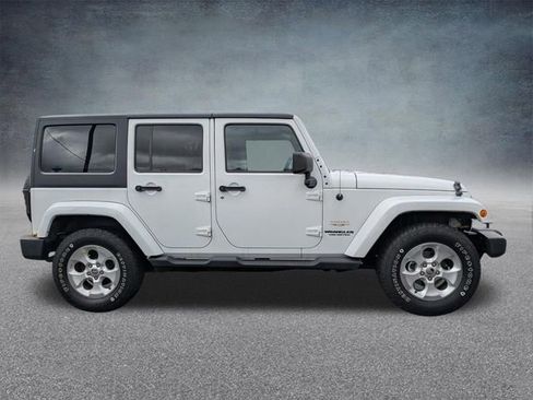 Used 2013 Jeep Wrangler Unlimited Sahara w/ Dual Top Group AWD/4WD image 3