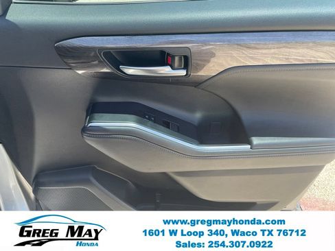 Used 2022 Toyota Highlander Limited FWD image 32