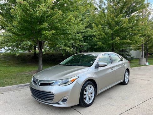 Used 2015 Toyota Avalon XLE image 3
