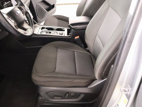 Used 2023 Ford Explorer XLT image 11