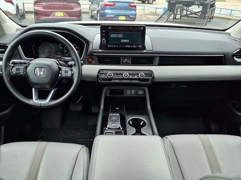 Used 2025 Honda Pilot Touring image 17