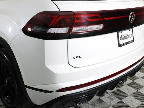 Used 2025 Volkswagen Atlas Cross Sport SEL R-Line AWD/4WD image 46