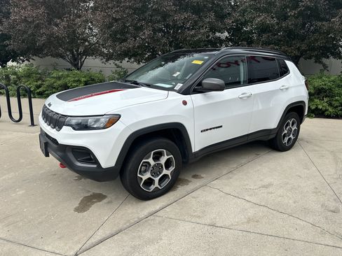 Used 2022 Jeep Compass Trailhawk w/ Trailhawk Convenience Group AWD/4WD image 14