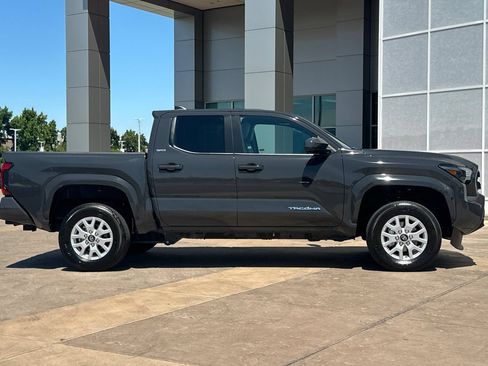 Certified 2024 Toyota Tacoma SR5 AWD/4WD image 3