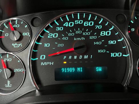 Used 2018 Chevrolet Express 2500 w/ Driver Convenience Package RWD image 11