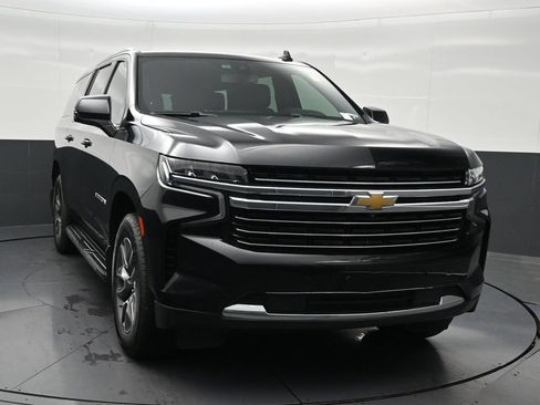 Used 2022 Chevrolet Suburban LT w/ Luxury Package RWD image 8