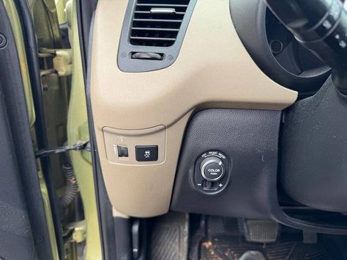 Used 2013 Kia Soul ! w/ Premium Pkg FWD image 34