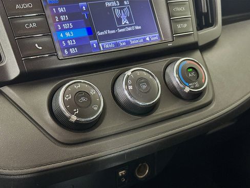Used 2016 Toyota RAV4 LE image 22