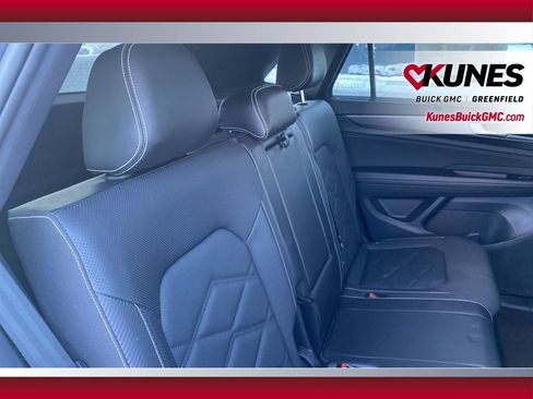 Used 2025 Volkswagen Atlas Cross Sport SE image 35