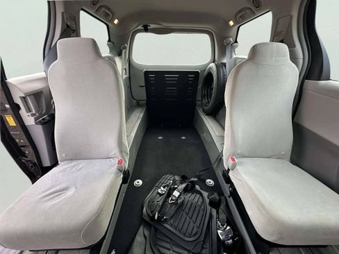 Used 2014 Toyota Sienna L FWD image 20