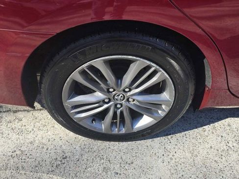 Used 2015 Toyota Camry SE w/ Moonroof Package image 12