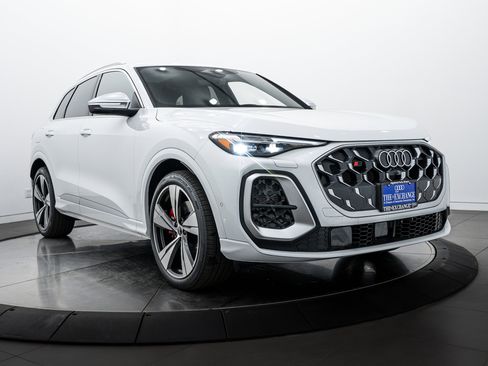 New 2025 Audi SQ5 Premium Plus image 2
