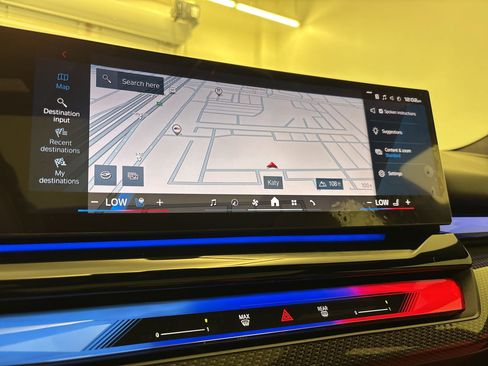 Used 2026 BMW M5 w/ Executive Package image 26