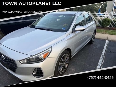 Used 2018 Hyundai Elantra GT FWD image 1