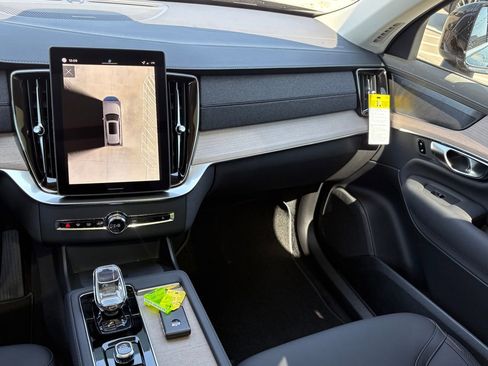 New 2026 Volvo XC90 B6 Plus w/ Protection Package Premier image 11