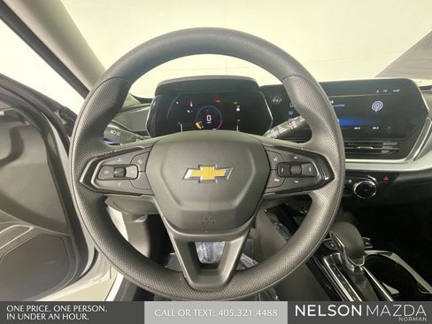 Used 2024 Chevrolet Trax LT FWD image 42