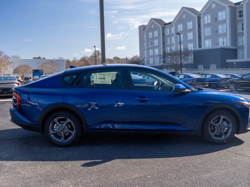 New 2025 Kia K4 LXS image 12