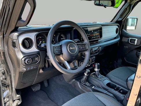 Used 2024 Jeep Wrangler Unlimited AWD/4WD image 18