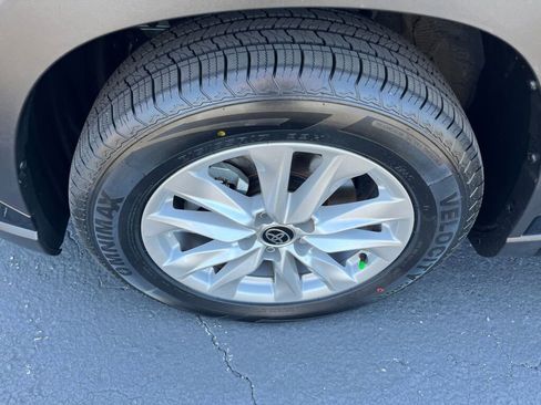 Used 2022 Toyota Corolla Cross LE w/ Moonroof Package image 10