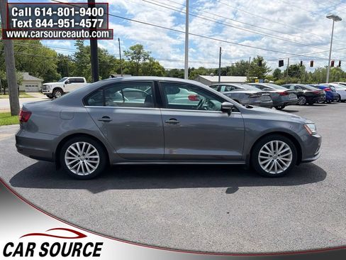 Used 2016 Volkswagen Jetta SEL w/ Lighting Package FWD image 4