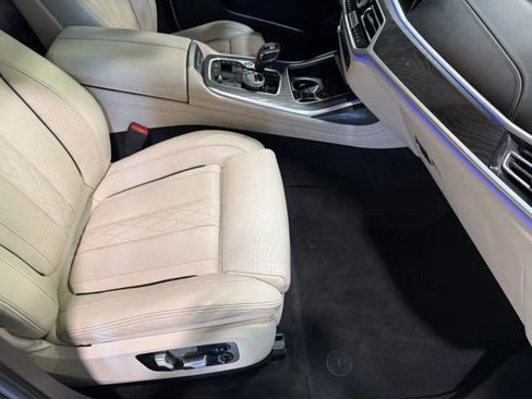 Used 2020 BMW X7 M50i w/ Dynamic Handling Package AWD/4WD image 28