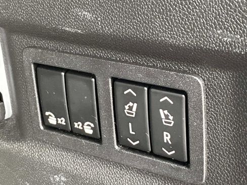 Used 2022 GMC Yukon SLT w/ SLT Premium Package image 6