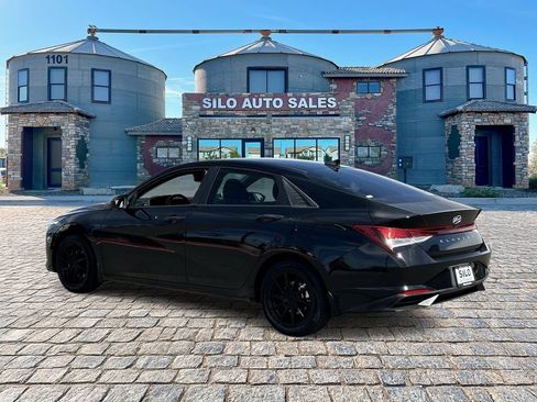 Used 2022 Hyundai Elantra SEL w/ Convenience Package FWD image 3