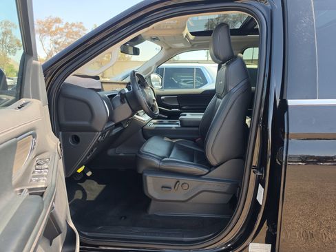Used 2025 Ford Expedition Max Platinum AWD/4WD image 11