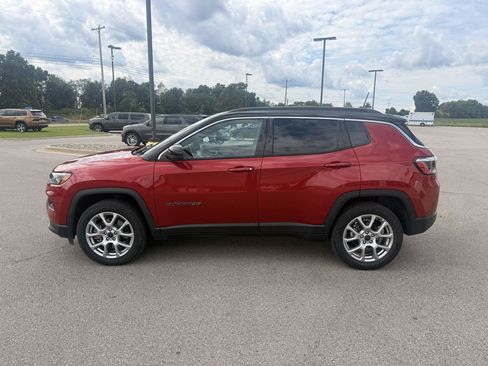 Used 2025 Jeep Compass Limited AWD/4WD image 6