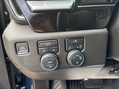 Used 2022 Chevrolet Silverado 1500 LT AWD/4WD image 15