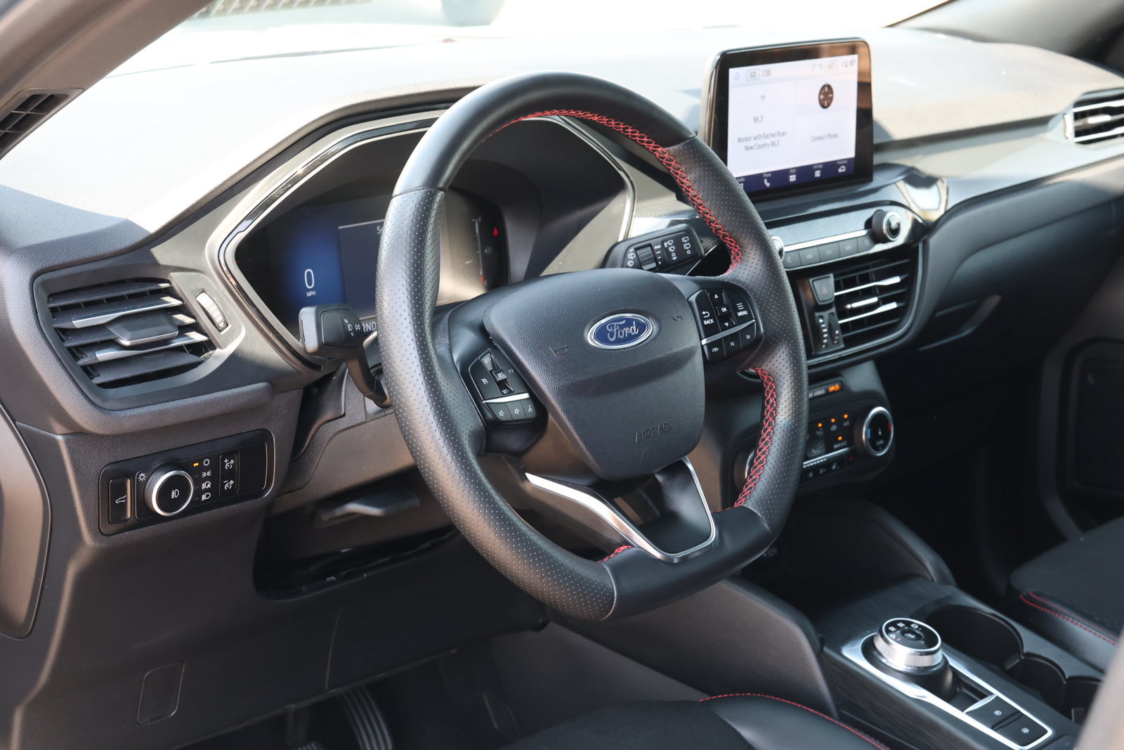 Used 2025 Ford Escape ST-Line Select AWD/4WD image 13