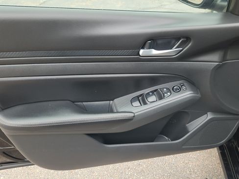 Used 2024 Nissan Altima 2.5 SV FWD image 22