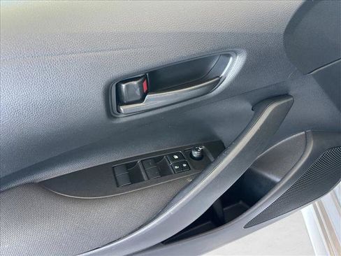Used 2025 Toyota Corolla LE FWD image 18