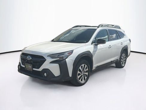 Used 2025 Subaru Outback Premium image 3