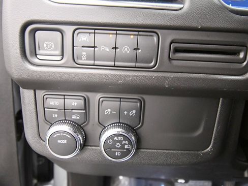 Used 2024 GMC Yukon SLE image 20