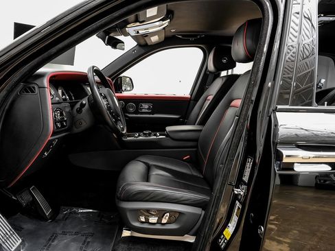 Used 2022 Rolls-Royce Cullinan Black Badge w/ Dark Exterior Package AWD/4WD image 4