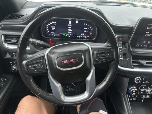 Used 2023 GMC Yukon XL SLT AWD/4WD image 24
