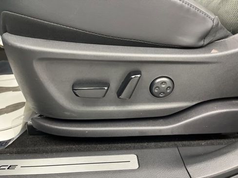 Used 2024 Nissan Ariya AWD image 35