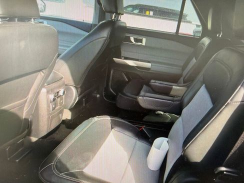 Used 2023 Ford Explorer XLT w/ Equipment Group 202A RWD image 6